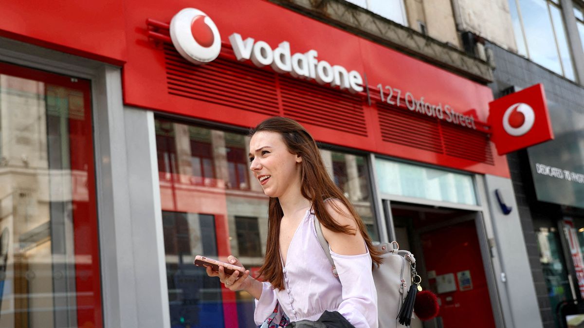 Vodafone plánuje zrušit 11 tisíc pracovních míst